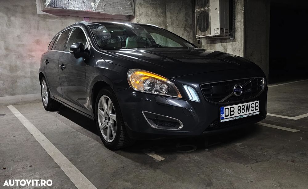 Volvo V60 D3 Geartronic Summum - 1