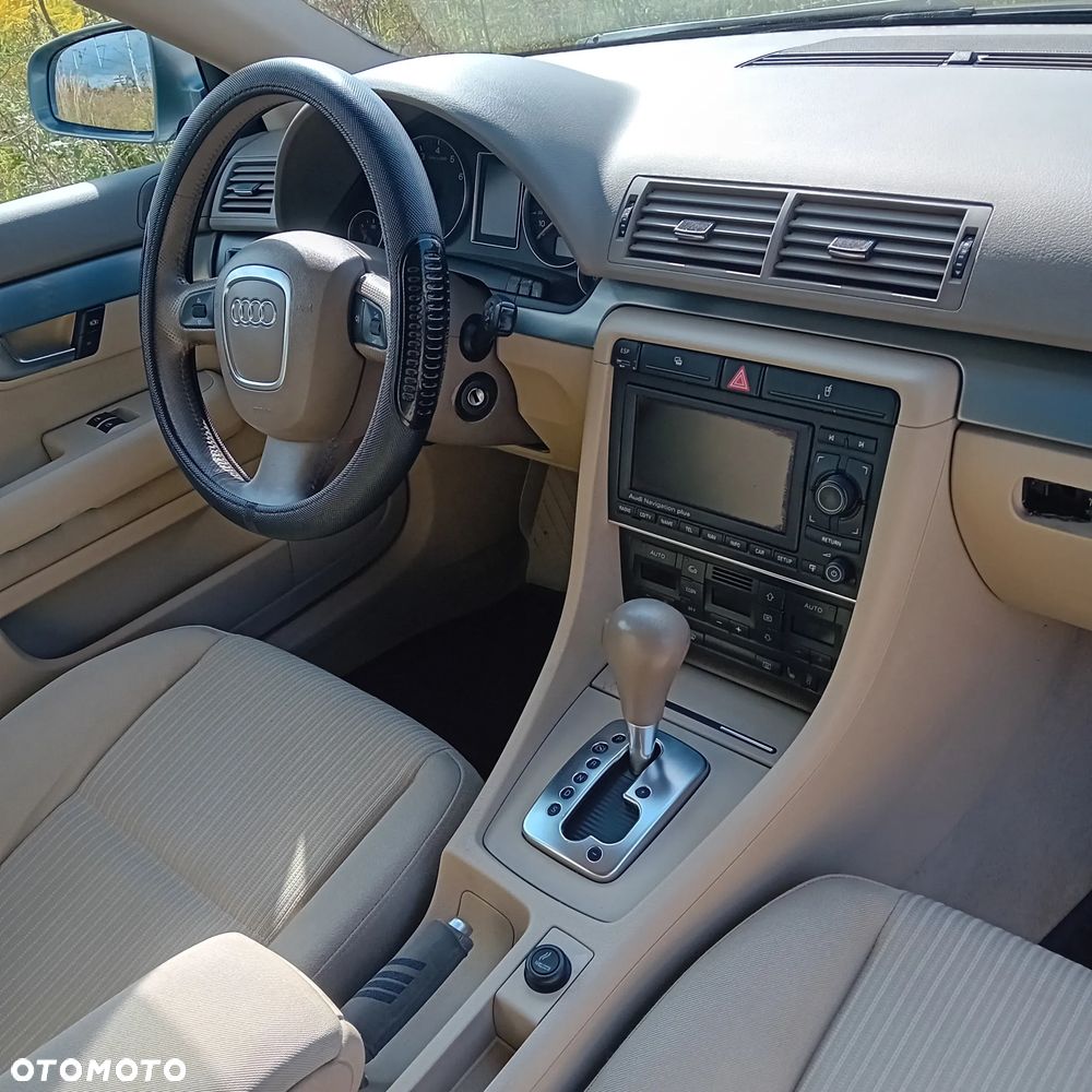 Audi A4 Limousine - 10