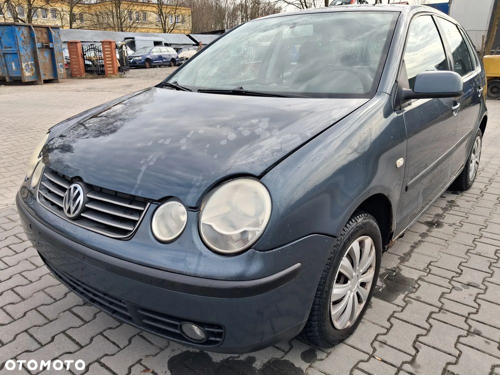 Volkswagen Polo IV 9N silnik 1.4 TDI AMF 75KM skrzynia biegów GGV / EWR drzwi maska błotnik klapa zderzak LC7V lampa szyba pompowtrysk alternator sprężarka turbina maglownica łapa alternatora pokrywa silnika głowica wtrysk pompa wysokiego ciśnienia vacum miska olejowa fotel belka sterownik moduł wiązka przewód rura chłodnica pas panel EGR sterownik zacisk mcperson sanki lewarek wybierak mechanizm silniczek obudowa miska olejowa kierownica przełącznik tłumik wydech pompka zamek przepustnica przepływomierz  CAŁY NA CZĘŚCI - 3