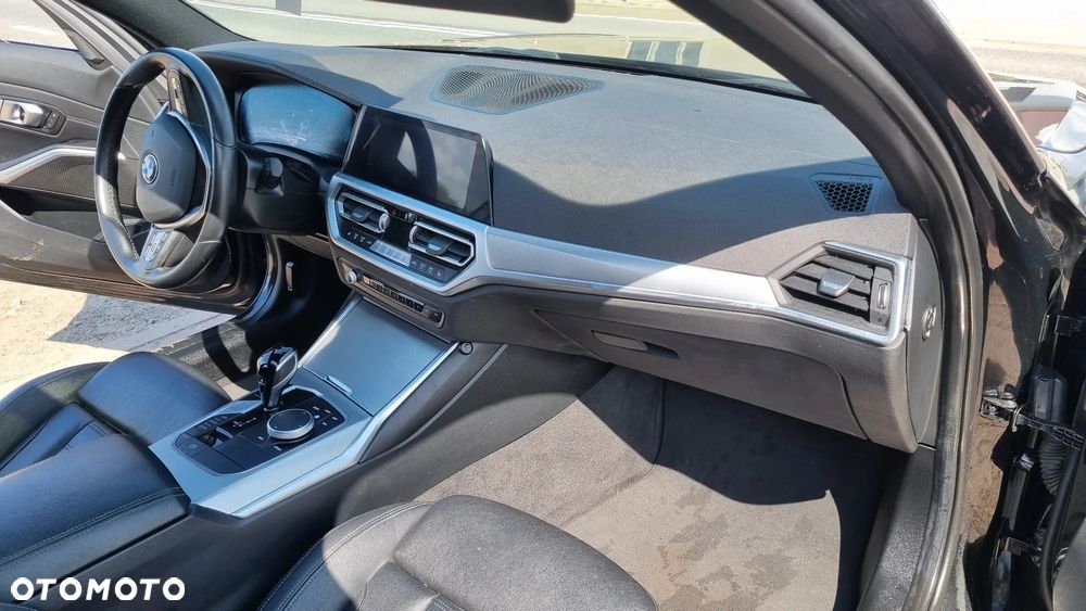 BMW Seria 3 320d Luxury Line Purity sport - 29