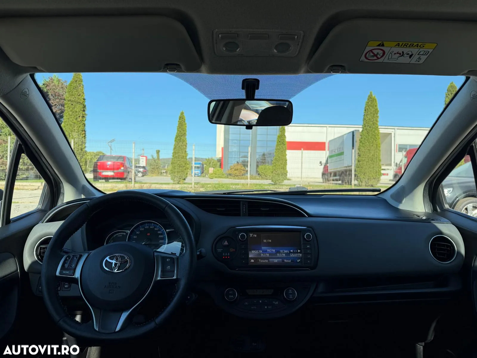 Toyota Yaris 1.5 VVT-i HSD Sol - 6
