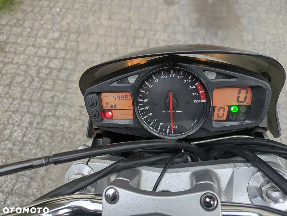 Suzuki GSR - 3