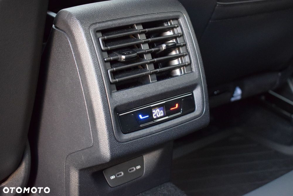 Volkswagen Golf - 24