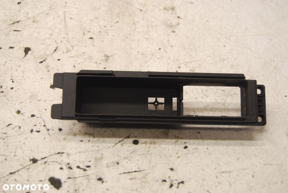 SCHOWEK TUNELU 8P0863284 AUDI A3 8P A4 B7 - 2