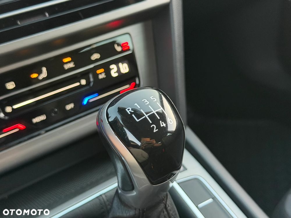 Volkswagen Passat 1.5 TSI EVO Business - 32