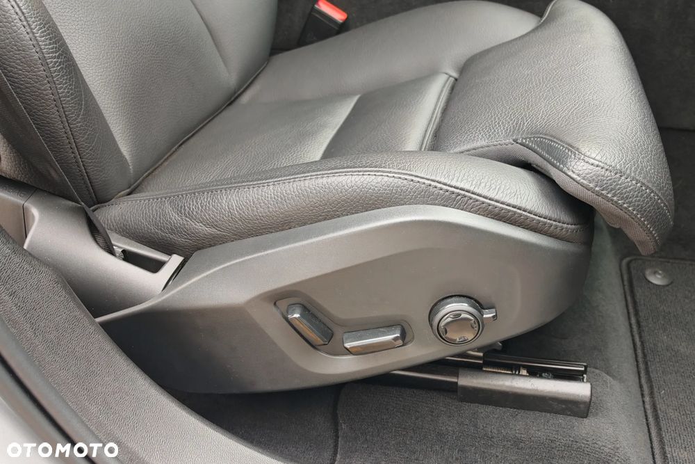 Volvo XC 60 B4 D AWD Plus Dark - 21