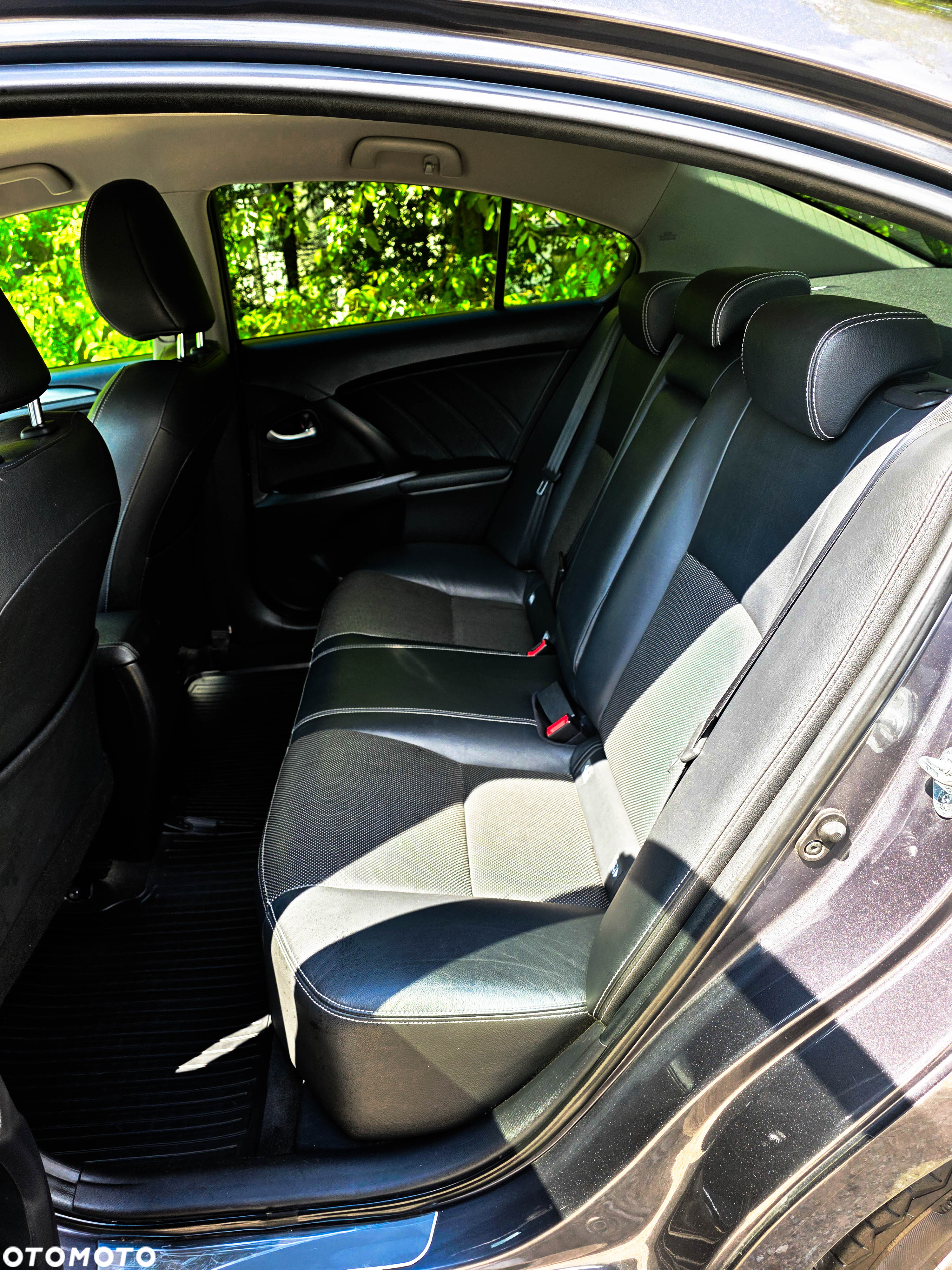Toyota Avensis 2.0 D-4D Premium - 3