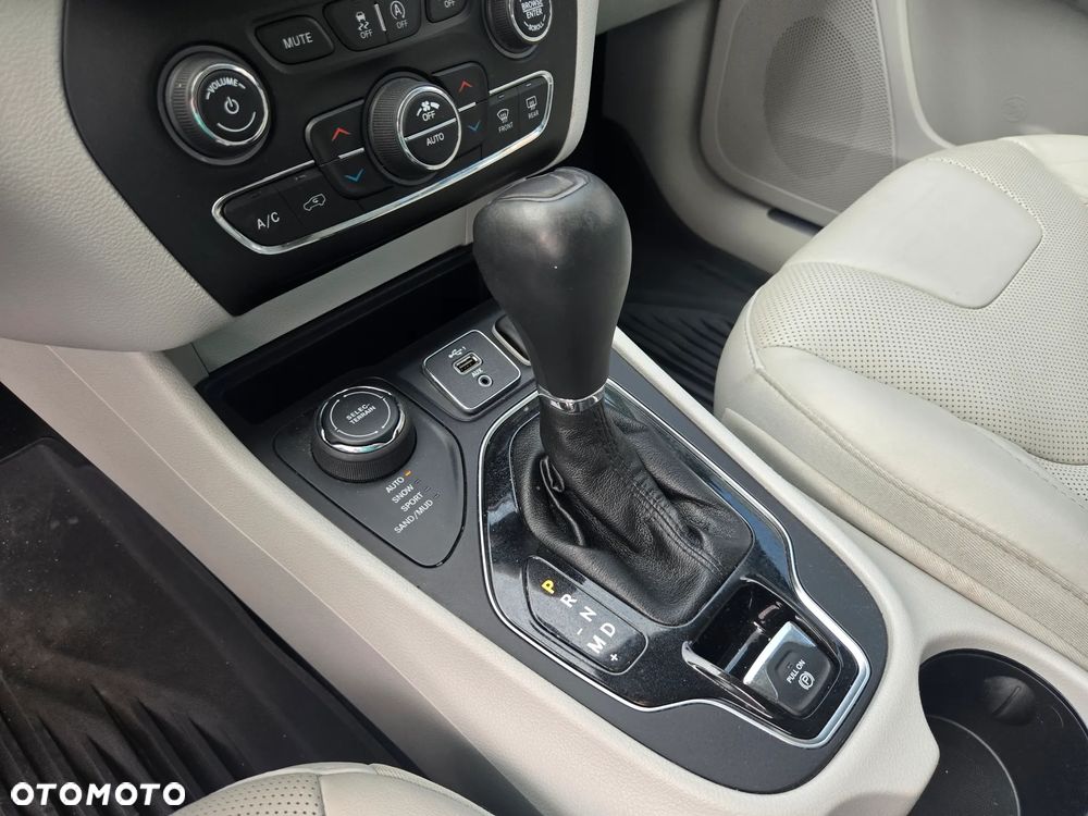 Jeep Cherokee 3.2 V6 Pentastar Active Drive I Automatik Limited - 25