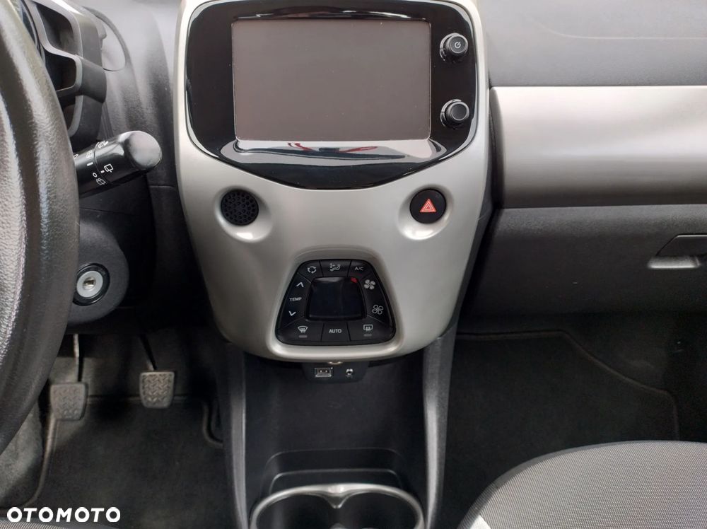 Toyota Aygo x-clusiv - 24