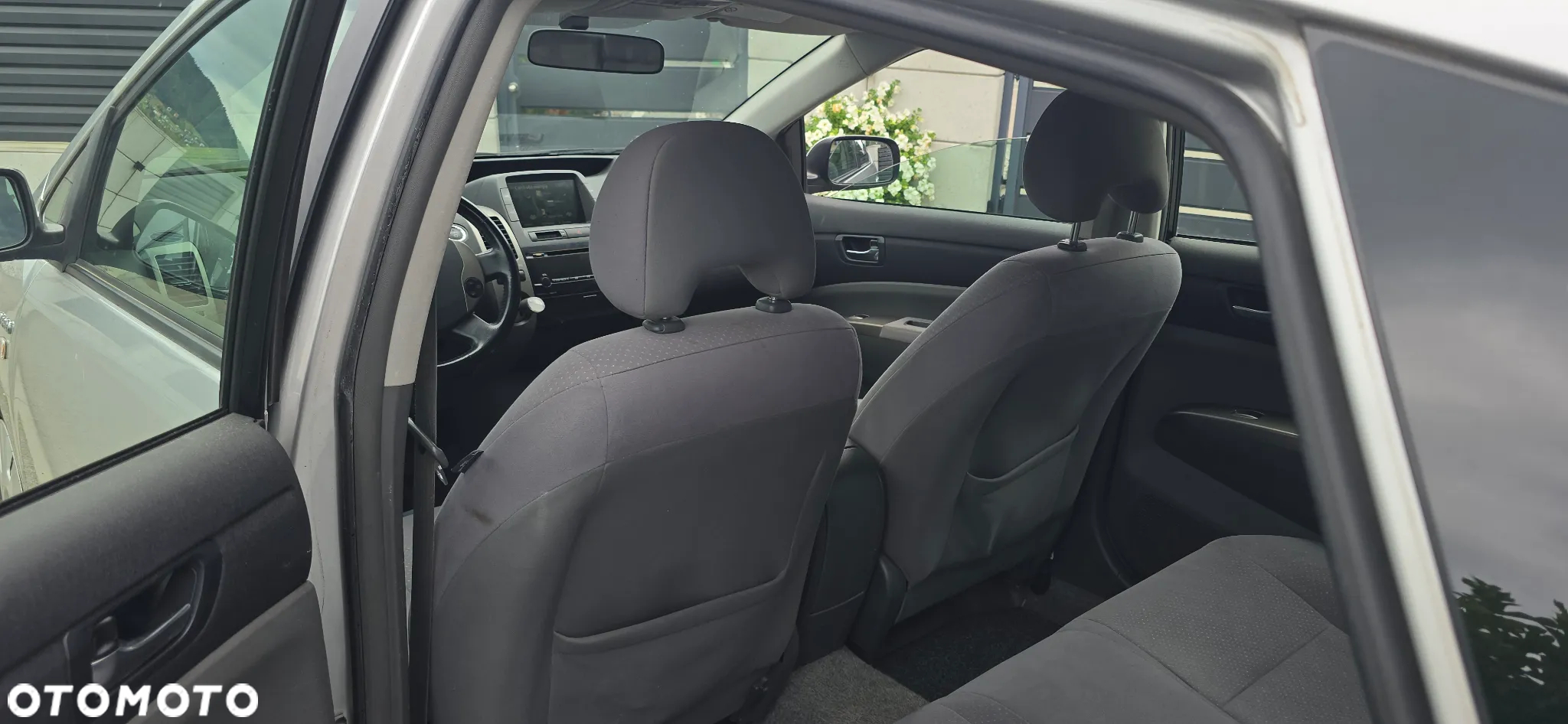 Toyota Prius (Hybrid) Comfort - 32