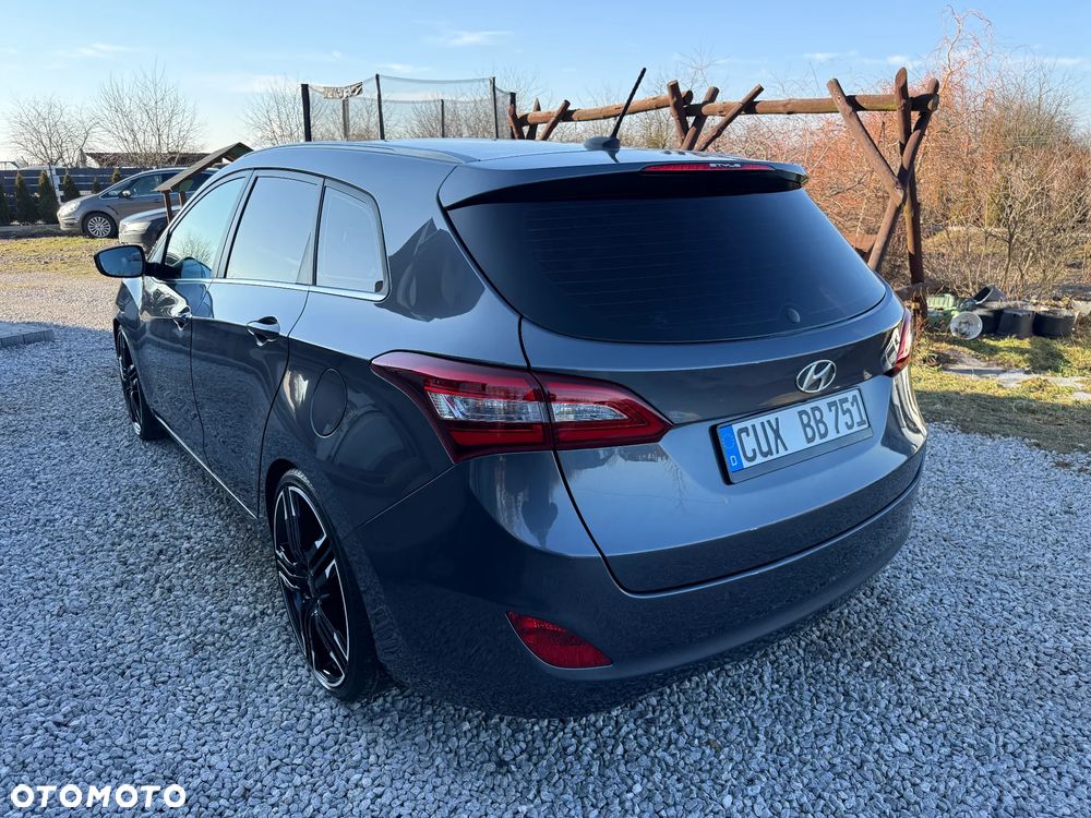 Hyundai i30 blue 1.6 CRDi Premium - 13