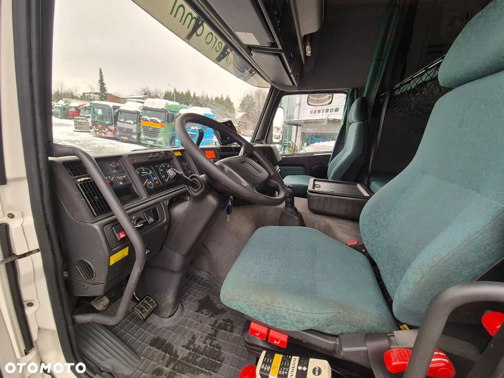 Volvo FM 7 / DO PRZEWOZU BYDŁA I KONI / 5 MIEJSC / POMIESZCZENIE MIESZKALNE / 1 WŁ / SUPER STAN / NIE ZAWODNE VOLVO / OKAZJA RYNKOWA! - 26