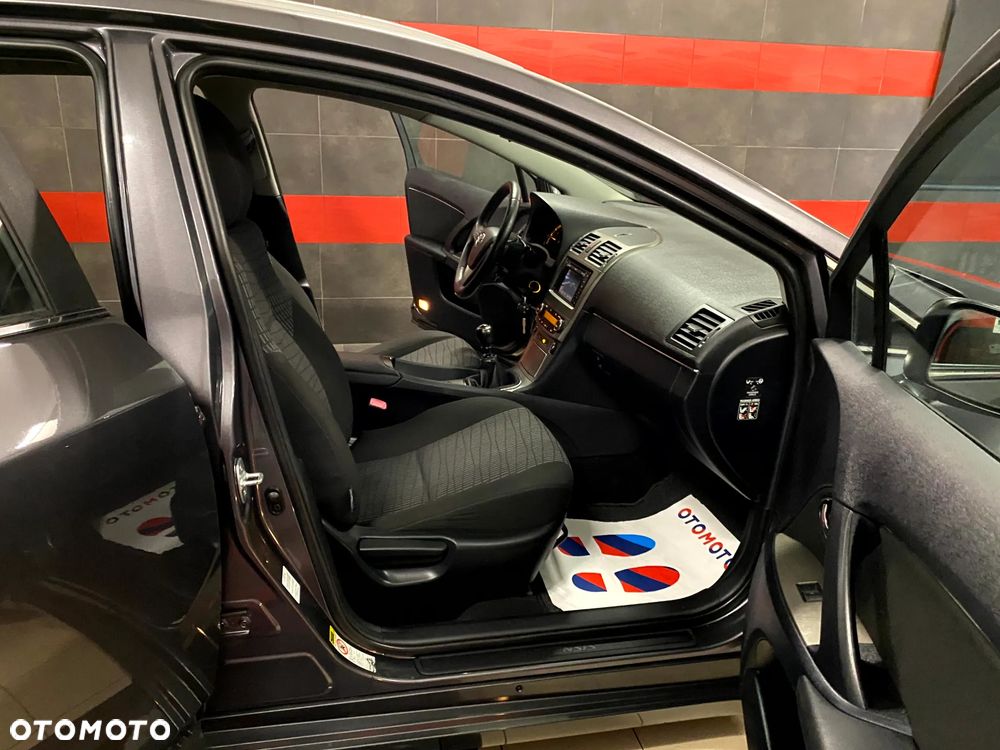 Toyota Avensis Touring Sports 1.8 Executive - 19