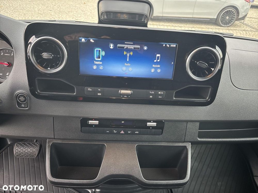 Mercedes-Benz Sprinter - 13