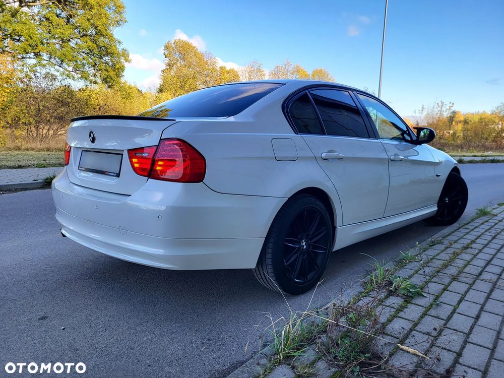 BMW Seria 3 2011 photo 4