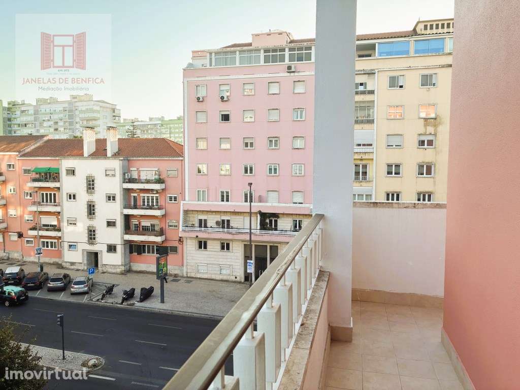 T2 c/ varanda, Avª de Roma - Alvalade - Grande imagem: 5/11