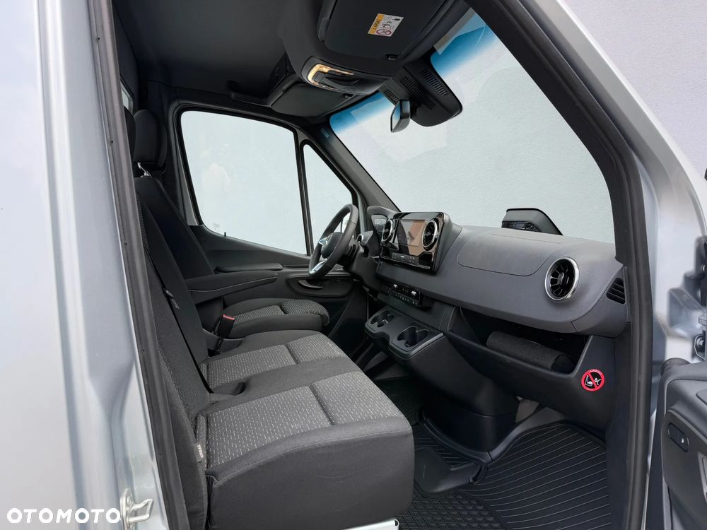 Mercedes-Benz Sprinter - 11