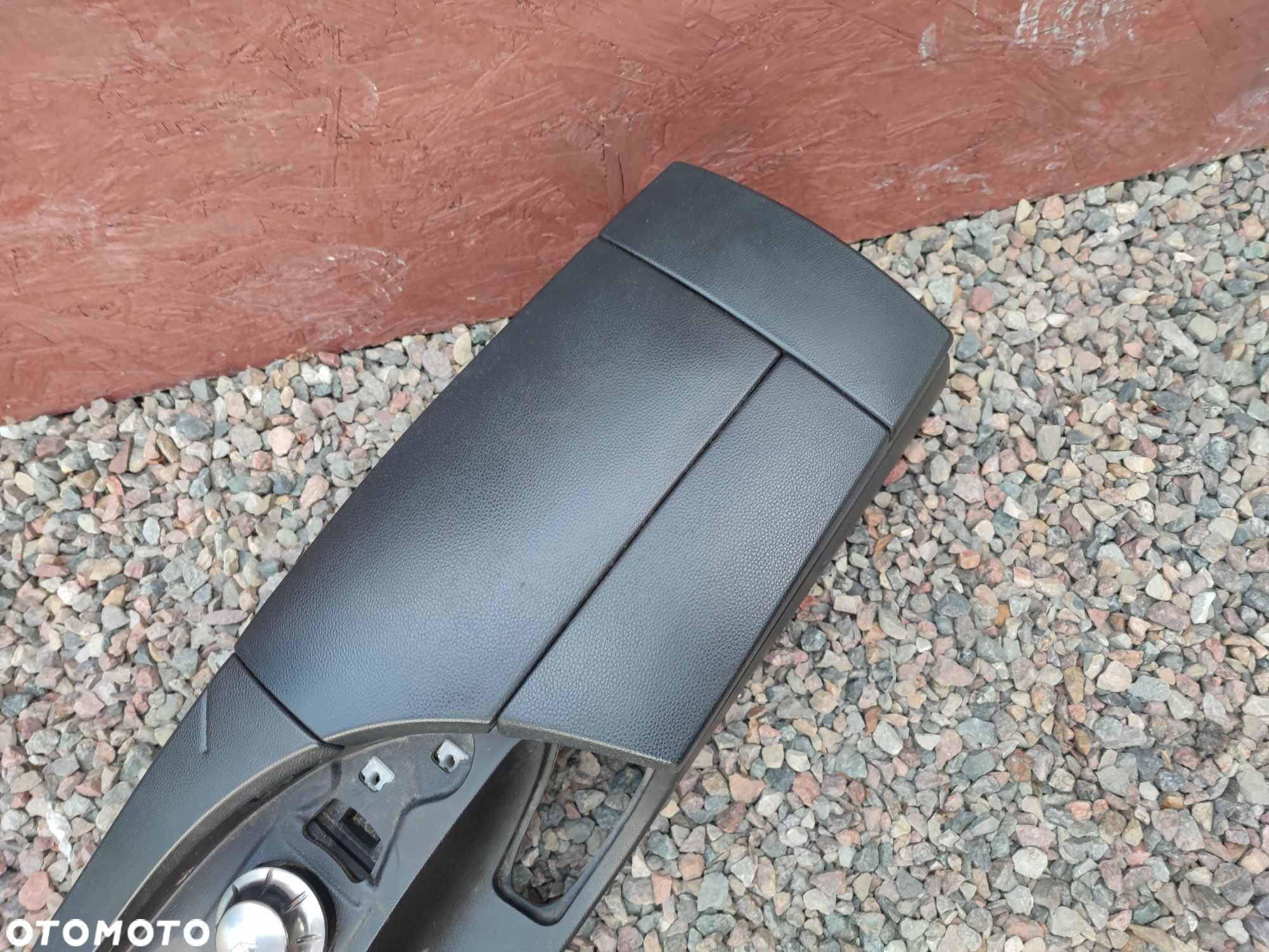 BMW E60 / E61 / E60LCI / E61LCI ORYGINALNY SKÓRZANY PODŁOKIETNIK /TUNEL ŚRODKOWY + GUZIK I-DRIVE + TELEFON O NR. 9 191 771 / 9 132 650 / 7 059 977 OEM W STANIE BARDZO DOBRYM - 11