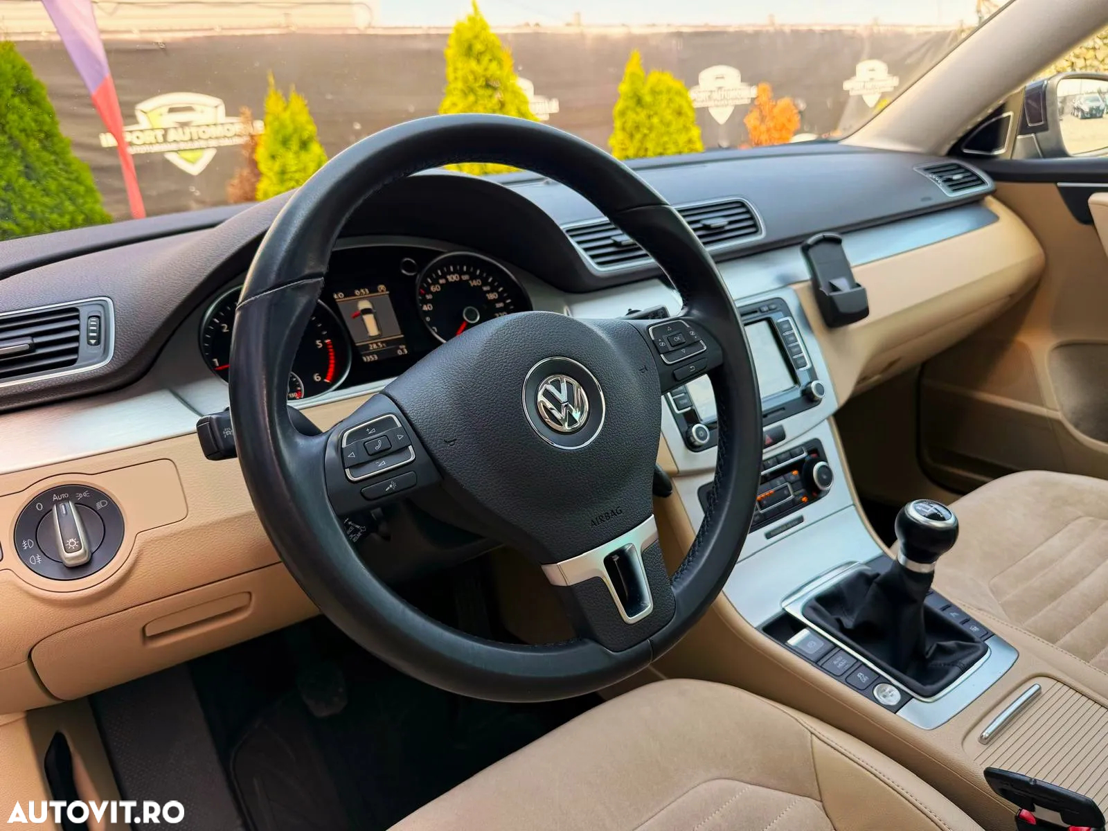 Volkswagen Passat Variant 2.0 TDI BlueMotion Technology Exclusive - 18