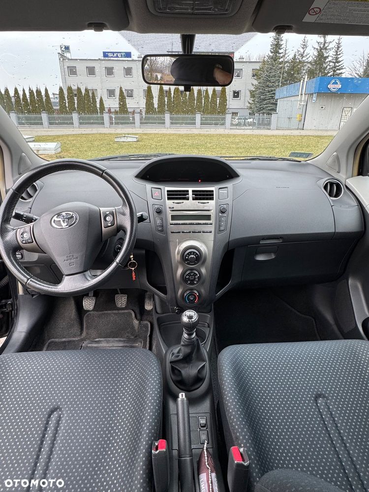 Toyota Yaris - 10