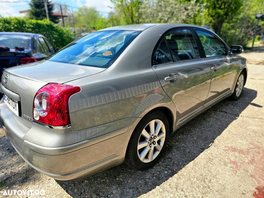 Toyota Avensis 1.8 Sdn. Sol - 16