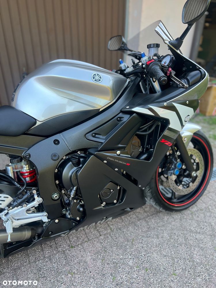 Yamaha R6 - 4