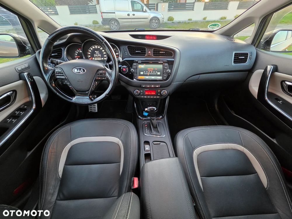 Kia Ceed 1.6 CRDi 128 Platinum Edition - 11