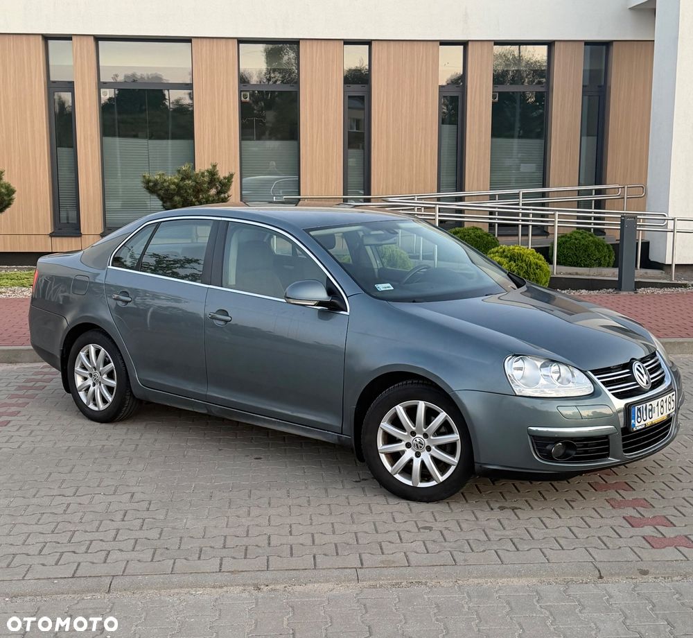 Volkswagen Jetta 1.6 FSI Comfortline - 21