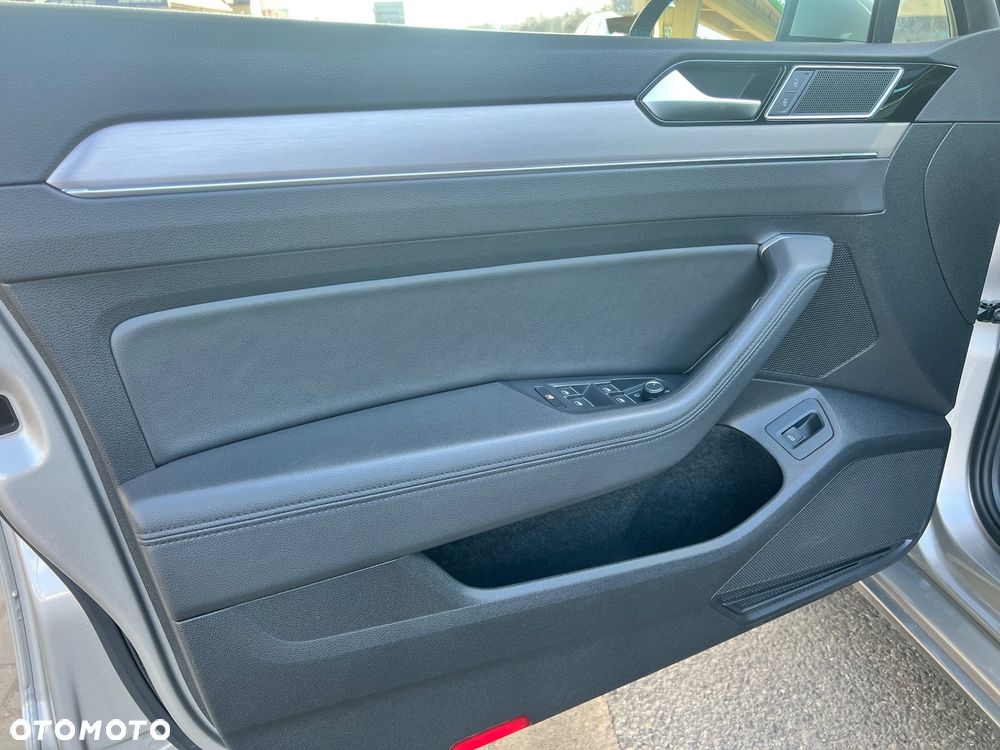 Volkswagen Passat 2.0 TDI (BlueMotion Technology) Highline - 35