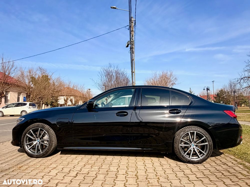 BMW Seria 3 330e Aut. Sport Line - 4