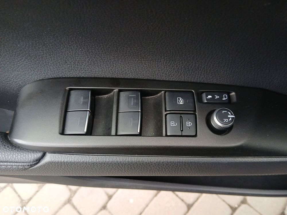 Toyota Camry - 22