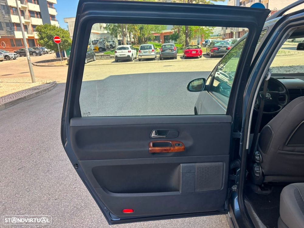 VW Sharan 1.9 TDI Comfortline Family - 32