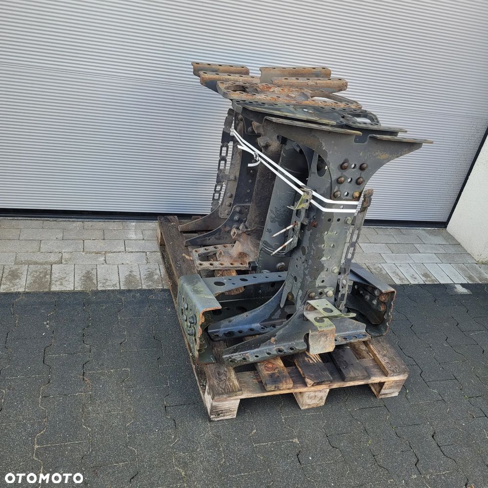 WSPORNIK RAMY MERCEDES ACTROS MP4 CHWALIM116 - 2