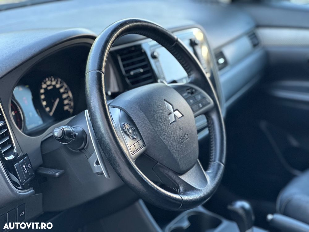 Mitsubishi Outlander - 12