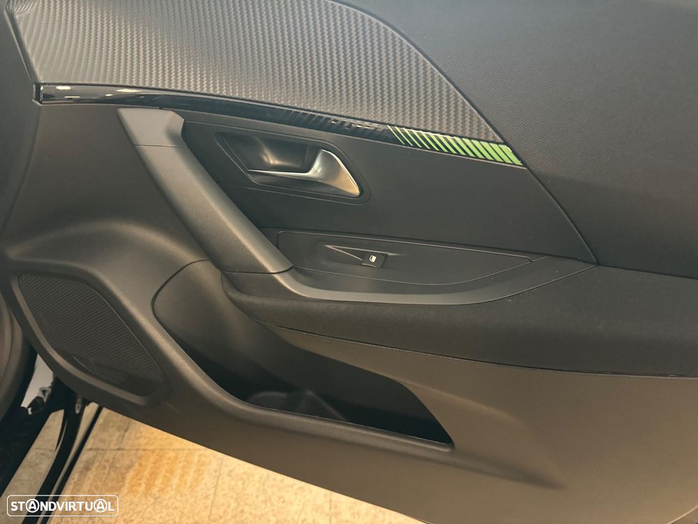 Peugeot 2008 1.2 PureTech Active Pack - 10