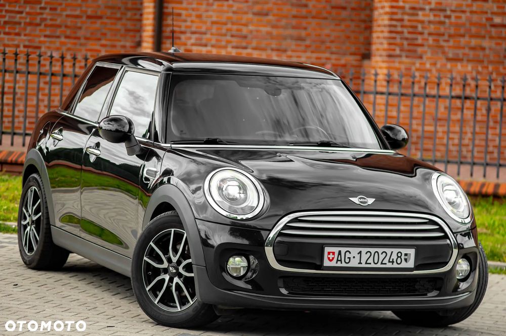 MINI Cooper Essential Trim - 12