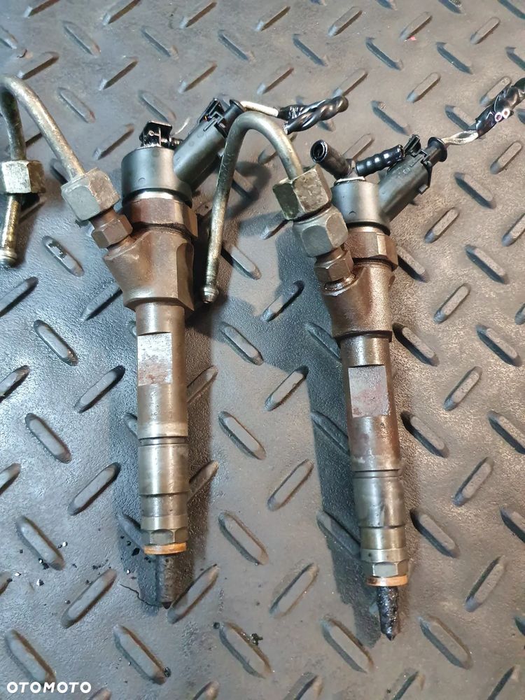 KOMPLET WTRYSKIWACZY WTRYSKÓW RENAULT SCENIC TRAFIC 1.9 DCI WTRYSKIWACZ 0445110110A 8200100272 - 3