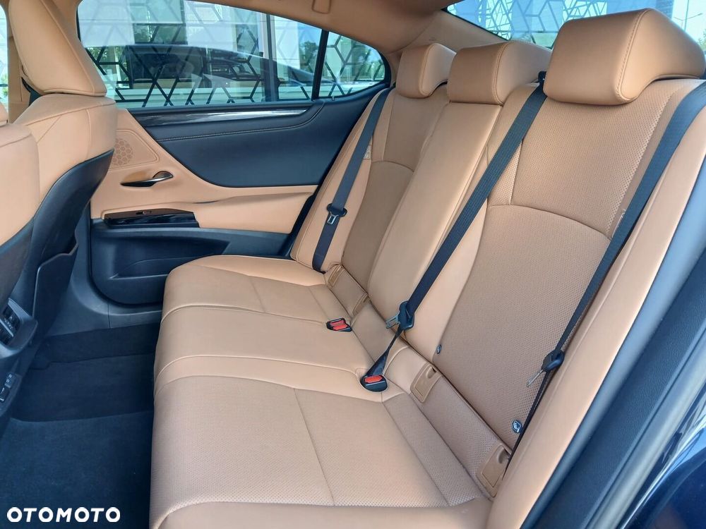 Lexus ES - 8