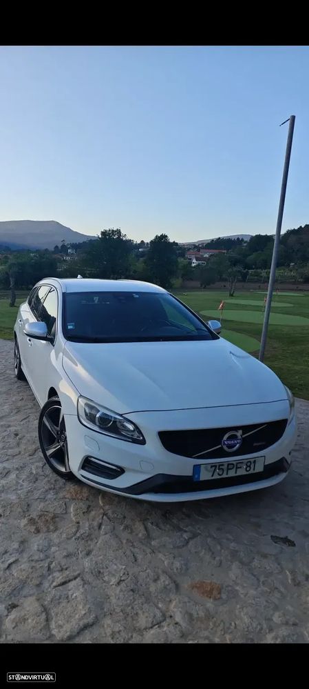 Volvo V60 2.0 D4 R-Design Summum - 1