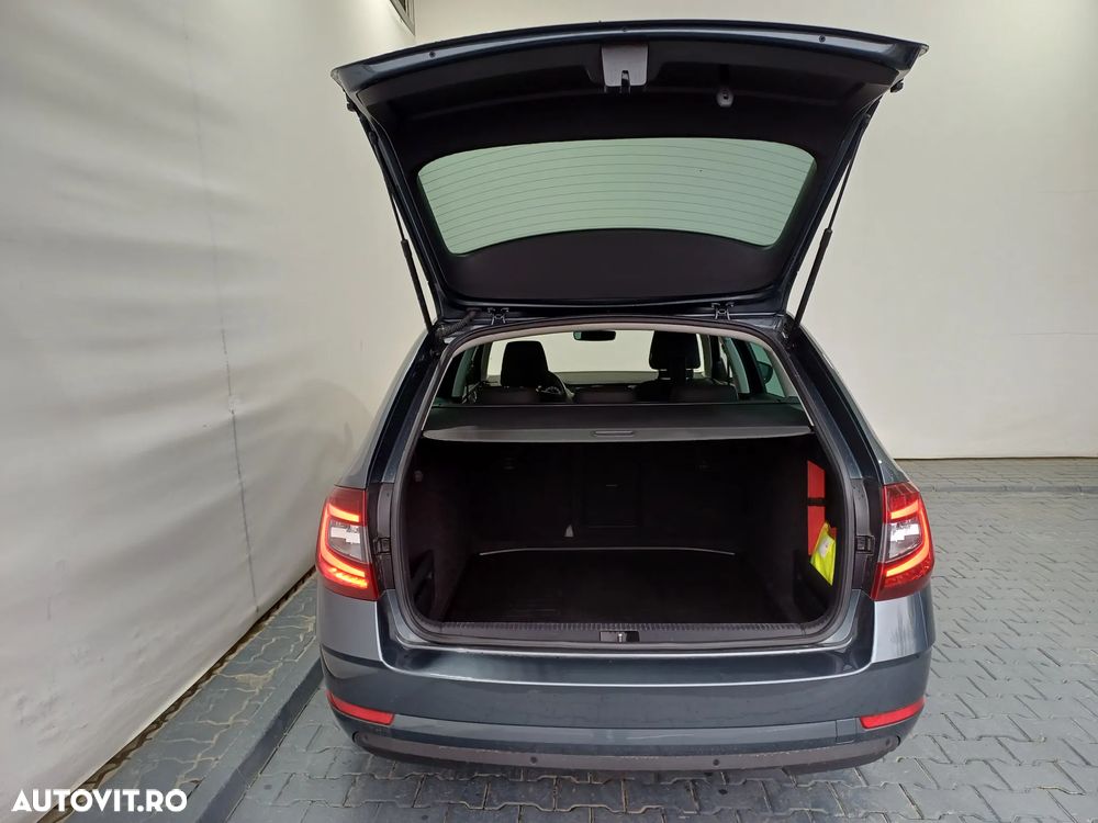 Skoda Octavia Combi Diesel 2.0 TDI DSG Style - 33