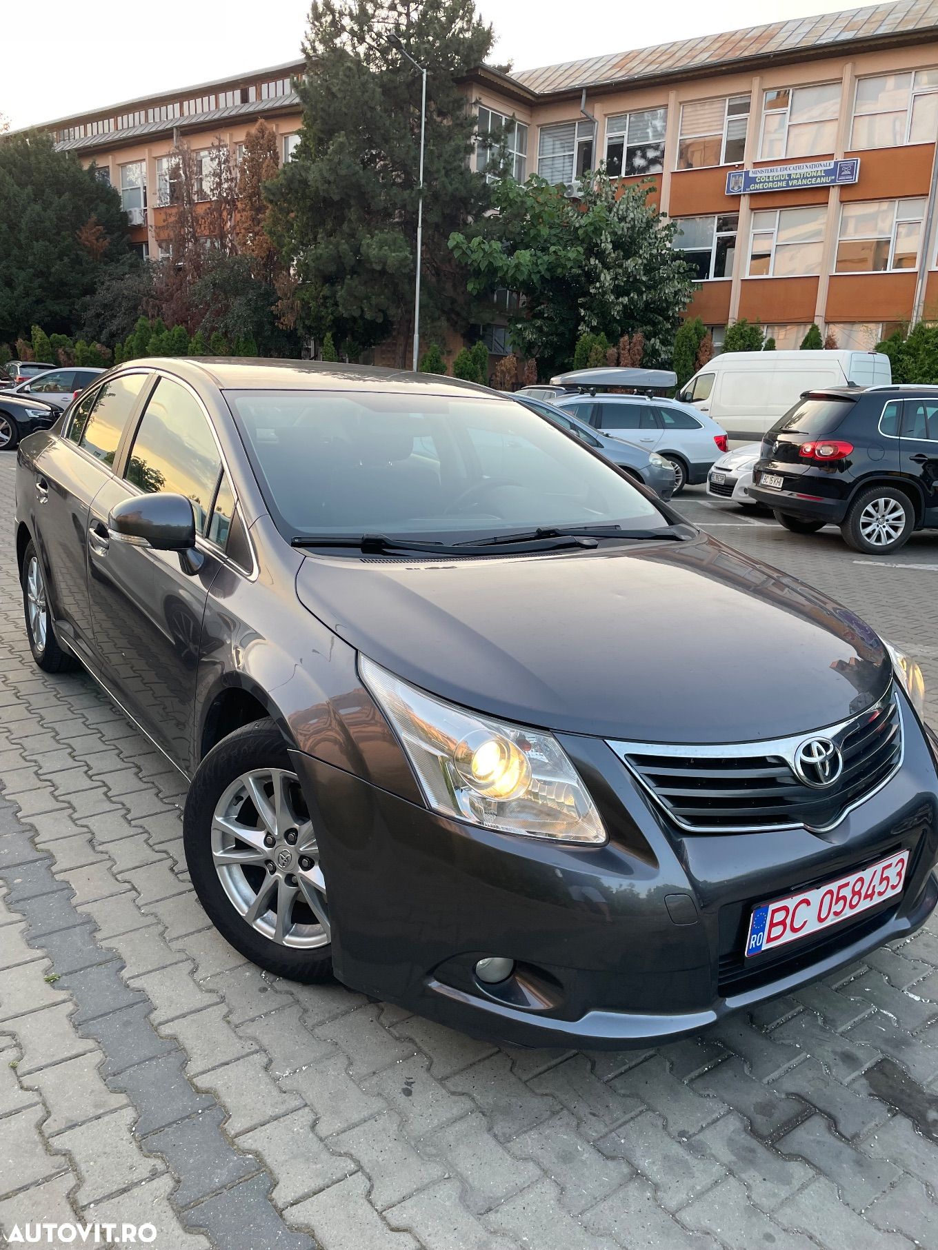 Toyota Avensis 2.0 D-4D Executive - 1