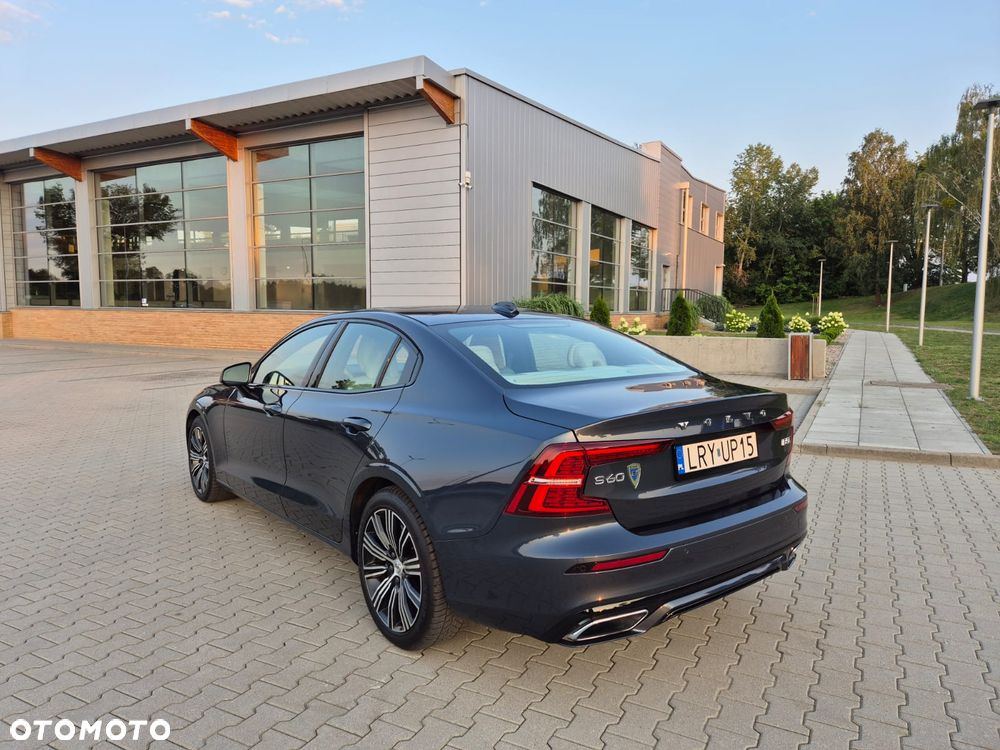 Volvo S60 B5 B AWD R-Design - 4