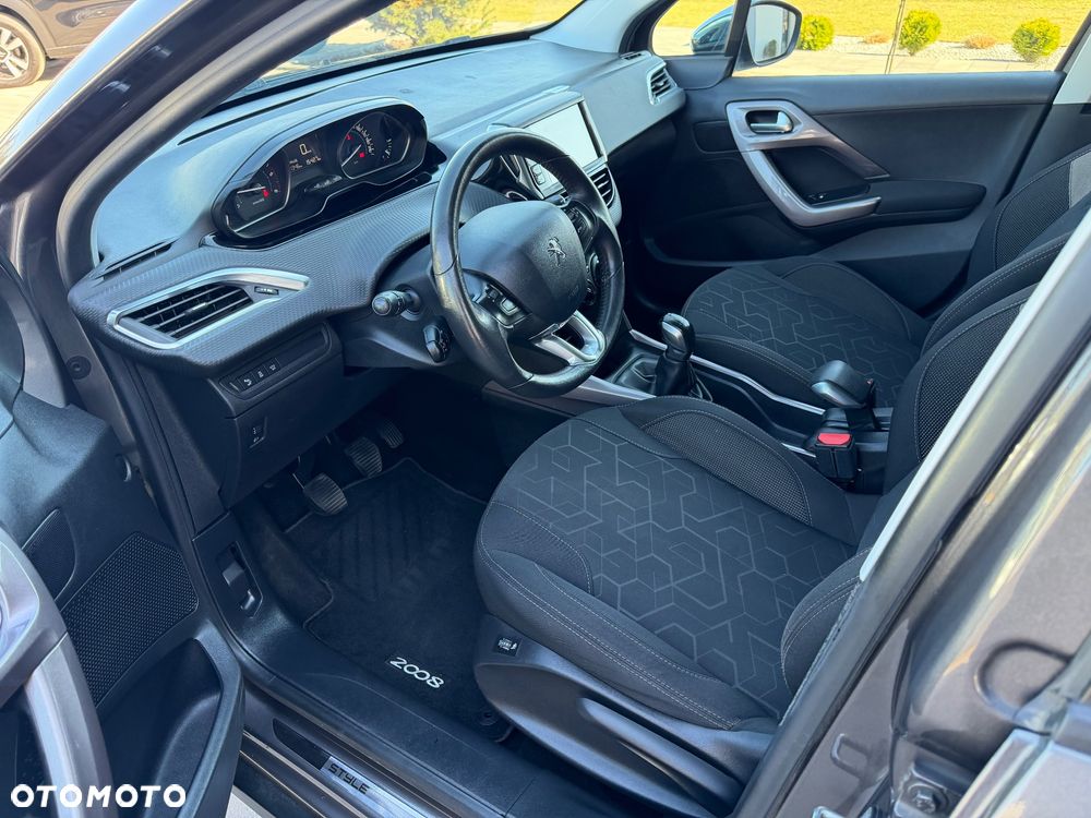 Peugeot 2008 1.6 BlueHDi Style - 16