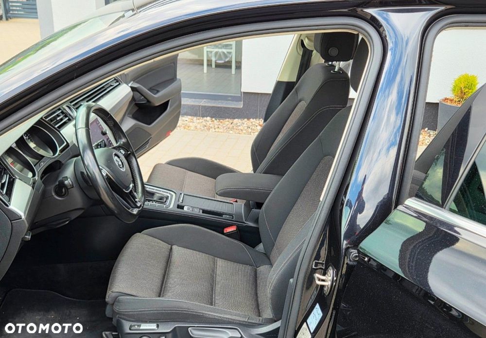Volkswagen Passat - 32