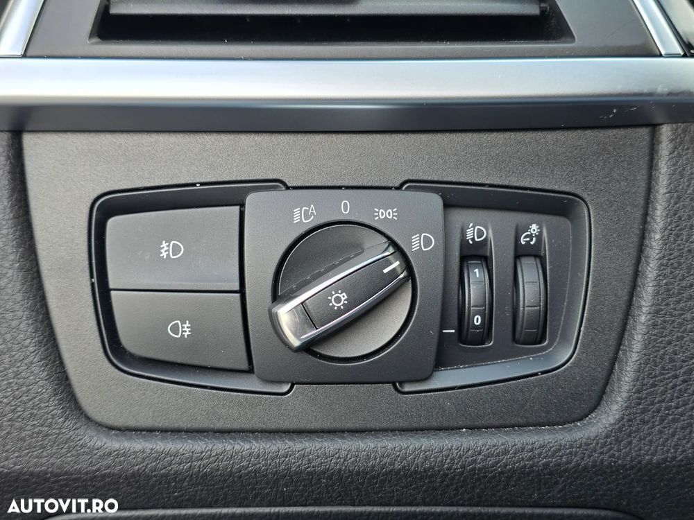 BMW Seria 3 320d Aut. - 12