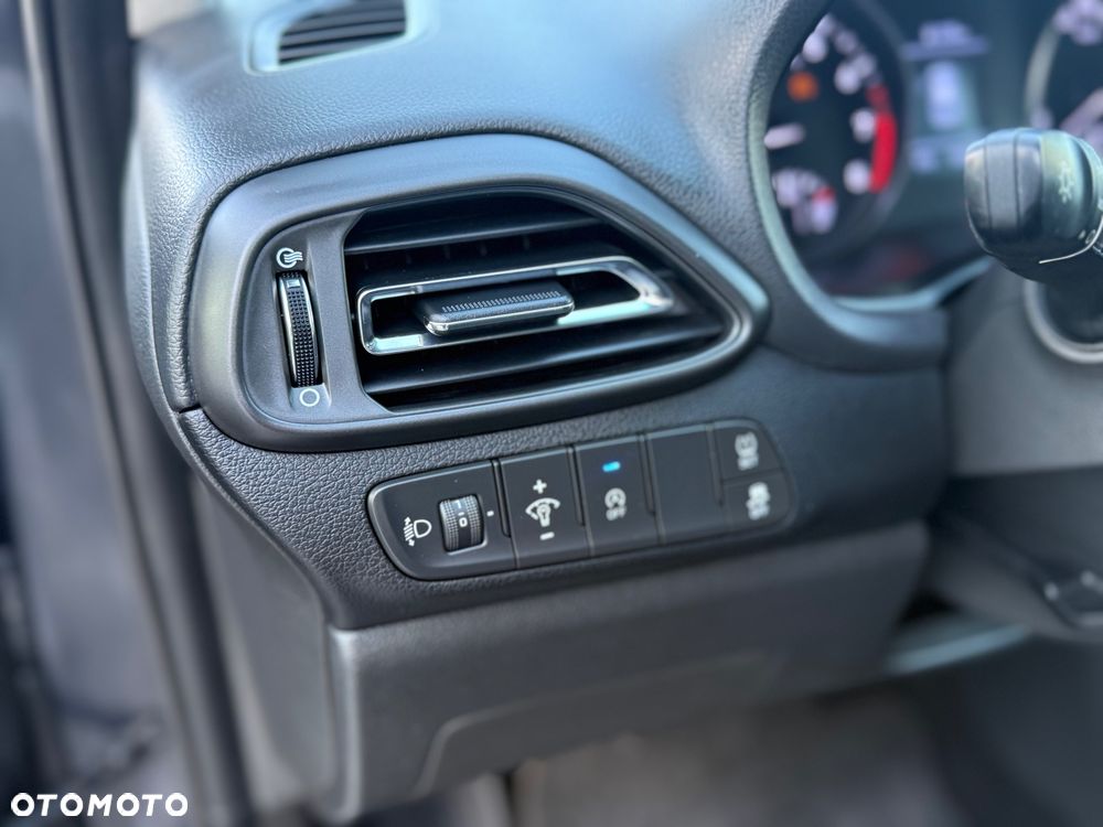 Hyundai i30 1.5 DPI Smart - 17