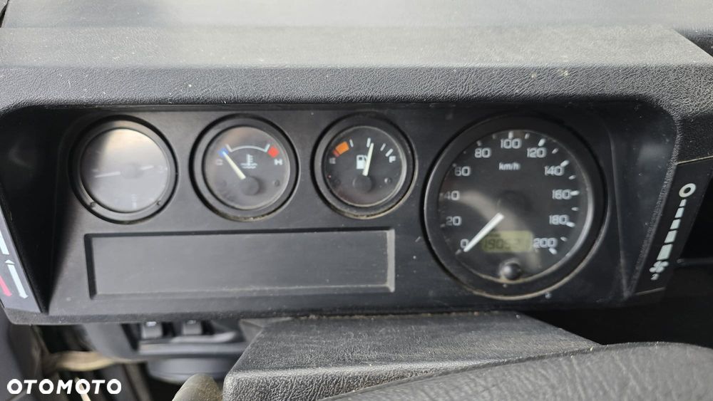 Land Rover Defender - 6