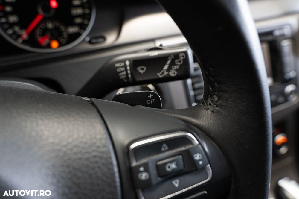 Volkswagen Passat 2.0 TDI DSG Comfortline - 26