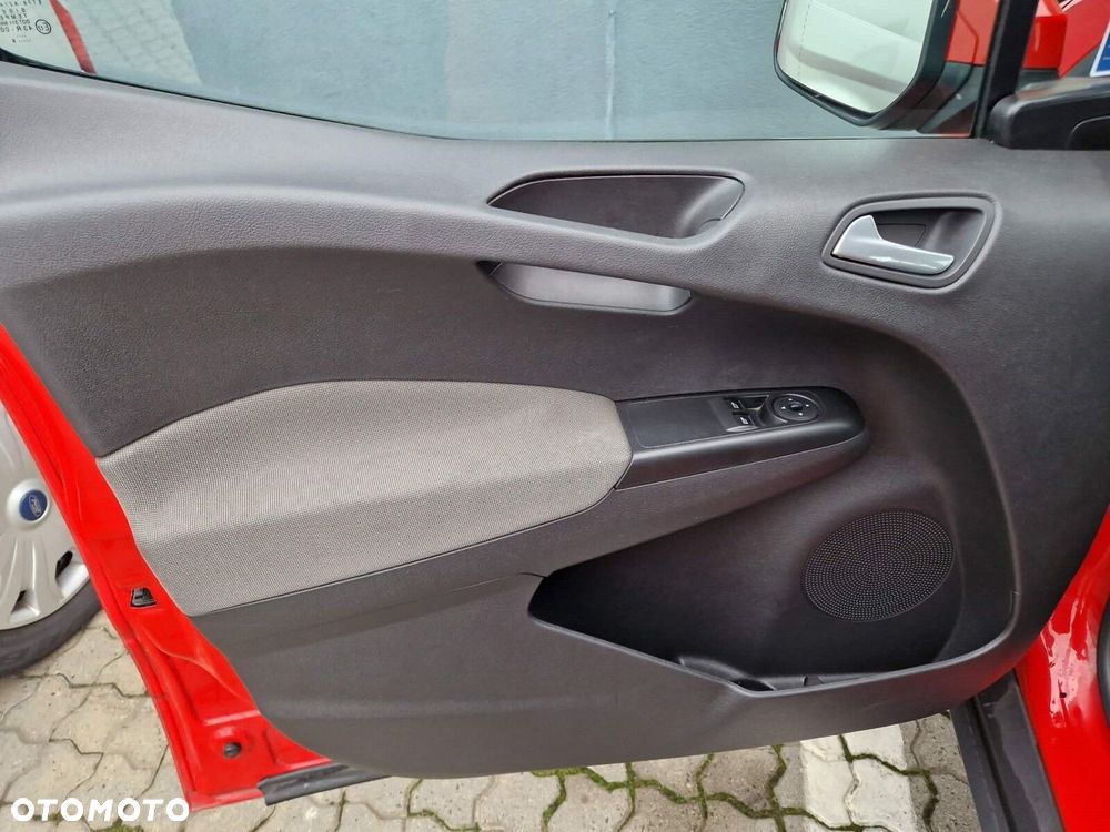 Ford Transit Courier - 23