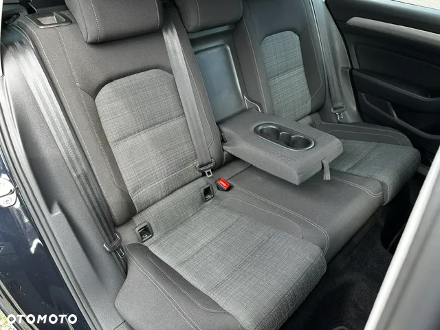 Volkswagen Passat - 24